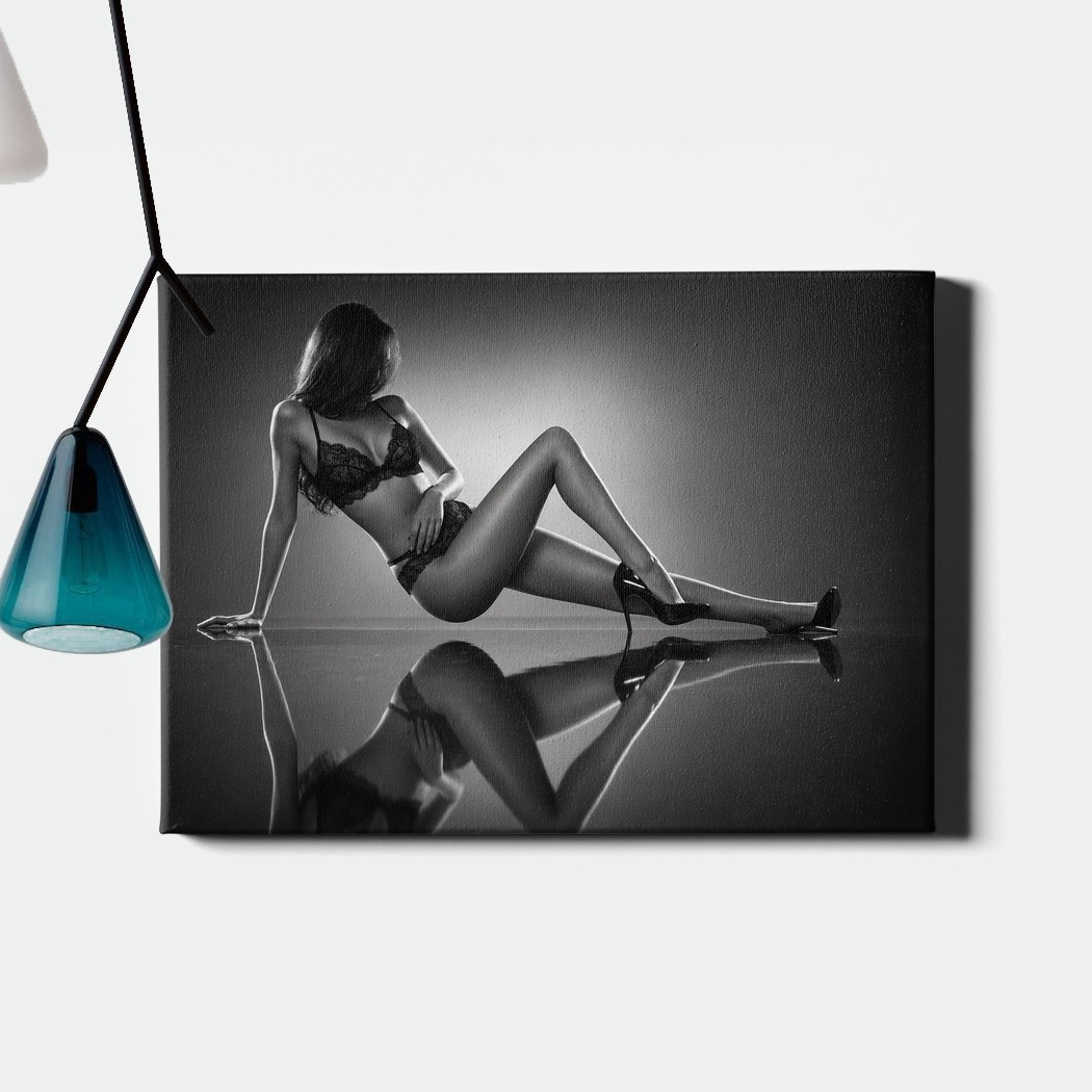black_and_white_lingerie_model_reflection