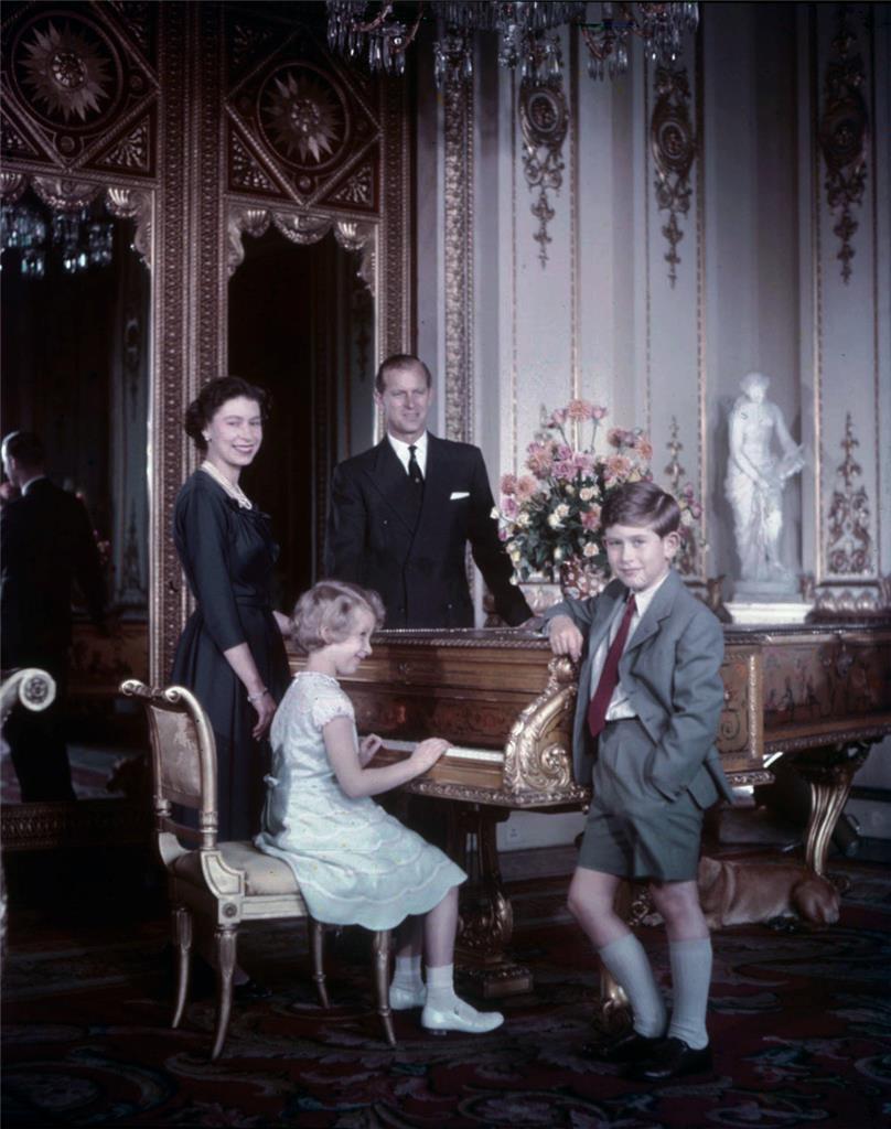 QUEEN ELIZABETH KING PHILIP PRINCE CHARLES ANNE Poster Picture Photo Print