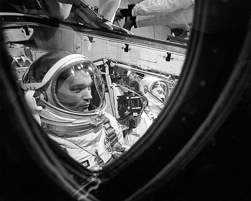 NASA COLLINS AND YOUNG IN GEMINI 10 SPACECRAFT PHOTOGRAPH PHOTO PRINT