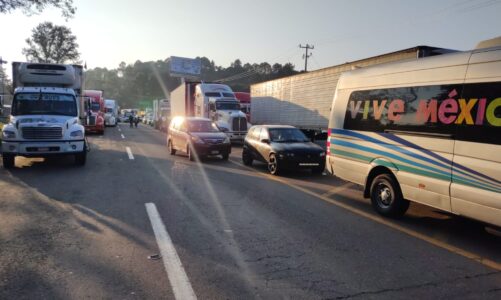 Uruapan amanece bloqueado por transportistas