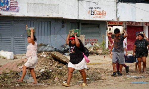 Habitantes de distintas colonias de Acapulco todavía no reciben ayuda