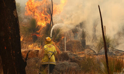 Decenas de incendios arden sin control en Australia