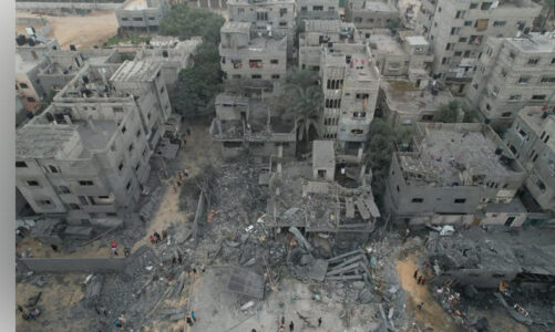 Israel amplía operación terrestre en Gaza, se alivia parcialmente corte de comunicaciones