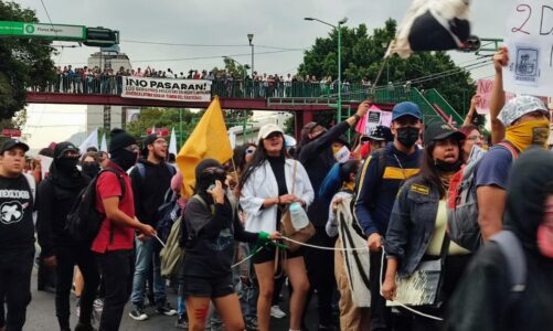 Marcha por 55 años de la matanza de estudiantes en Tlatelolco
