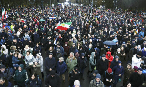 Miles de personas marchan contra el antisemitismo en Europa