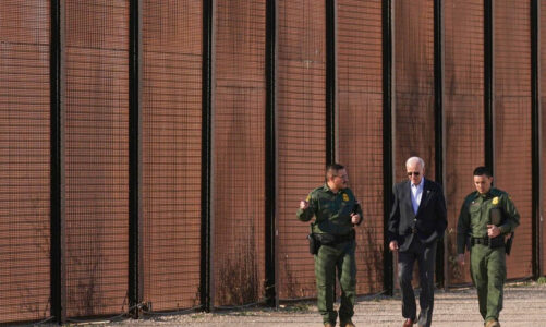 Biden podría cerrar frontera con México