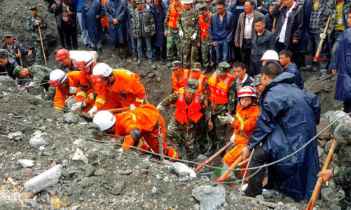 Derrumbe deja sepultadas más de 45 personas en China