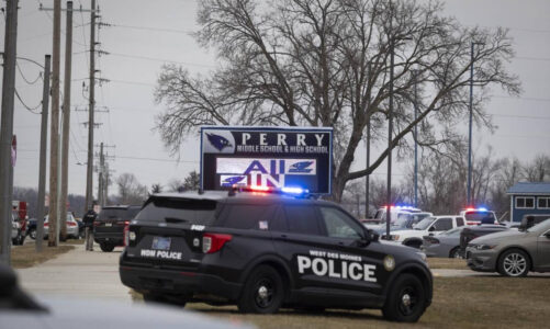 Múltiples víctimas tras tiroteo en secundaria en Iowa