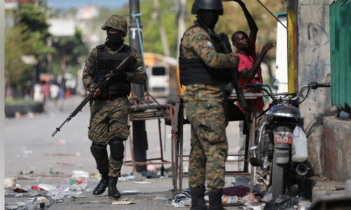 Ejército de EEUU saca por aire a personal de embajada, en Haití