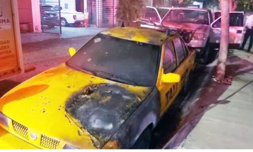 Incendian autos con bombas molotov, en Colima