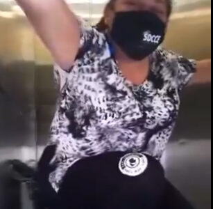 Otra del IMSS, enfermera queda atrapada en elevador