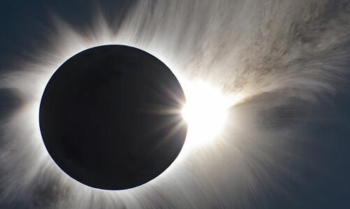 ¿A qué hora es el punto máximo del eclipse solar 2024, en CdMx y Edomex?