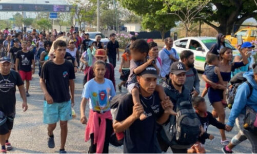 Cientos de migrantes atravesaron retén migratorio en Tuxtla Gutiérrez, Chiapas