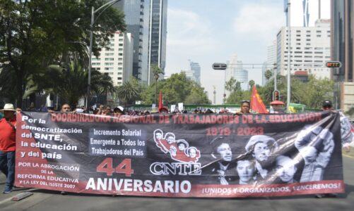 Inicia marcha de CNTE hacia Zócalo