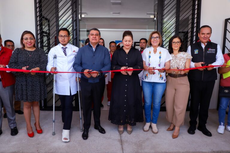 Tony Rodríguez inaugura la tercera clínica veterinaria de primer nivel