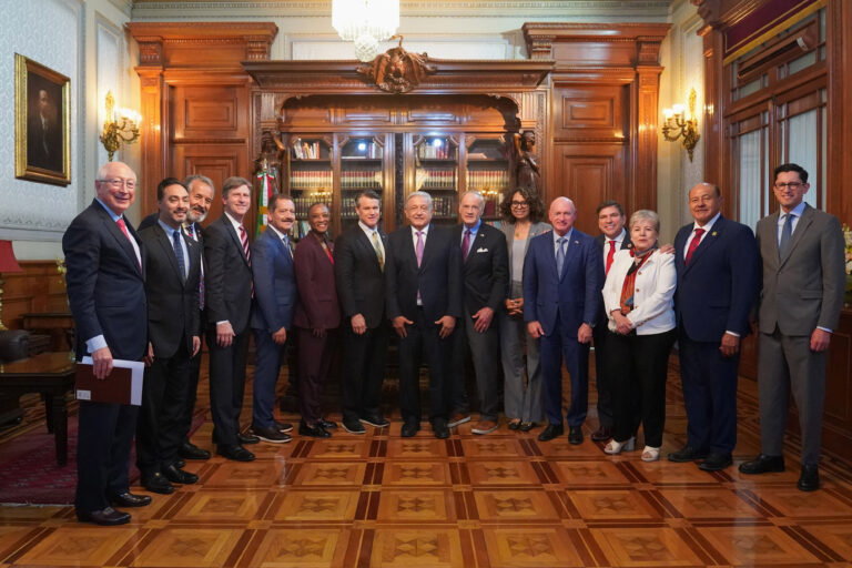 AMLO recibe en Palacio Nacional a legisladores de Estados Unidos