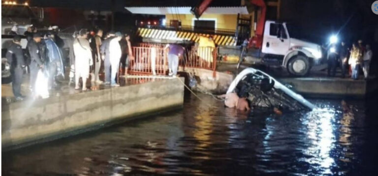 Mueren ahogados 7 jóvenes al caer su camioneta a un río, en Veracruz