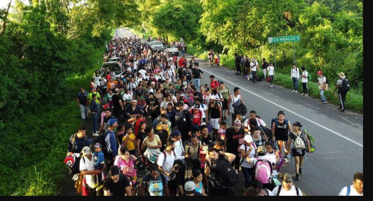 Caravana con 3 mil migrantes salió de Cd. Hidalgo, Chiapas