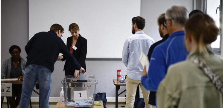 Francia realiza la segunda vuelta de elecciones, con participación histórica