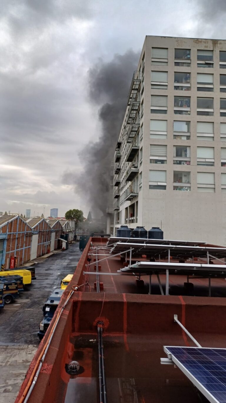 Incendio en edificio de departamentos en Azcapotzalco