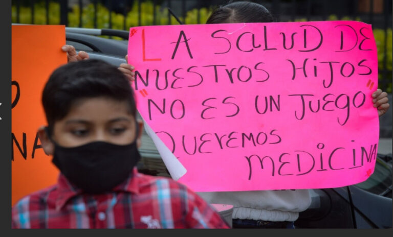 Protestan en CdMx por la falta de medicamentos para pacientes, con cáncer