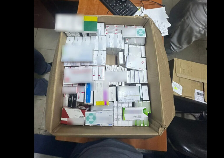 Detienen a tres con droga, y 300 cajas con medicinas controladas