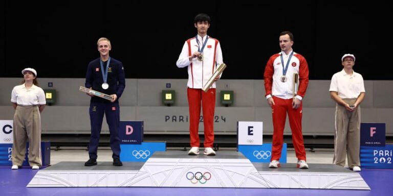 El chino Sheng gana su segundo Oro en tiro con rifle, en París