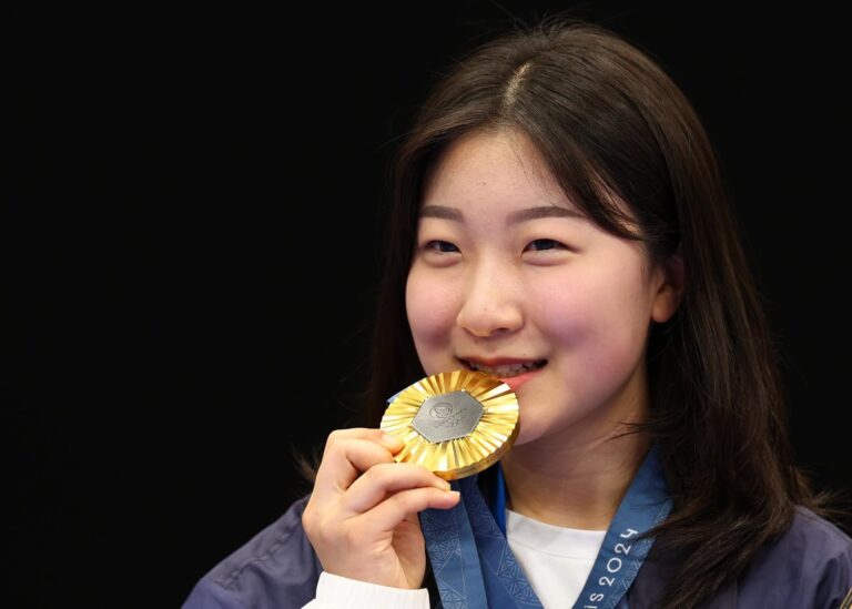 Hyojin Ban, de 16 años, da a Corea del Sur su oro 100