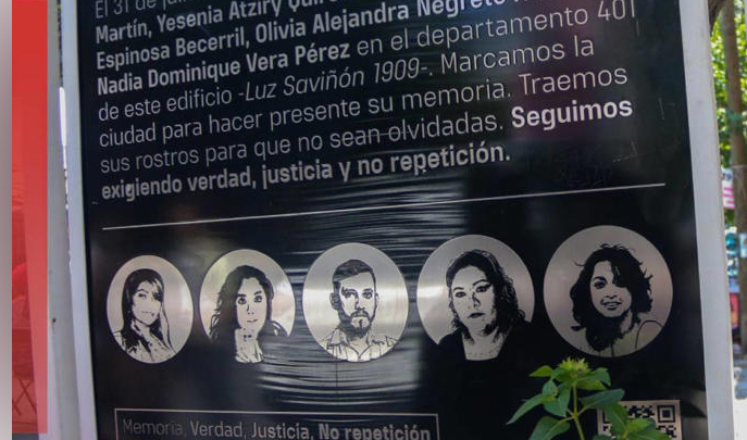 Por caso Narvarte a 9 años de multihomicidio familiares de víctimas protestaron, en FGJ-CdMx