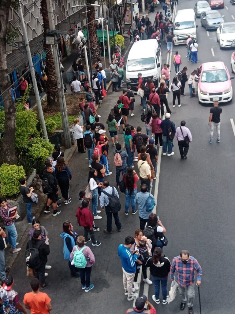 Fallas en el Metro deja sin servicio a miles de personas