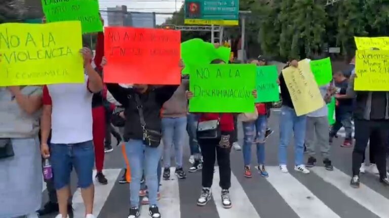 Comerciantes se manifistan frente a la Secretaría de Desarrollo Económico