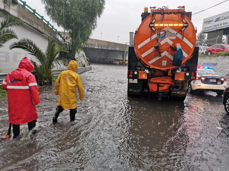 CUADRILLAS DE OPDM ALERTAS ANTE LAS FUERTES LLUVIAS EN TLALNEPANTLA