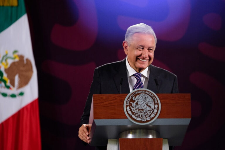 AMLO y Sheinbaum revisarán con equipos situación de Hacienda