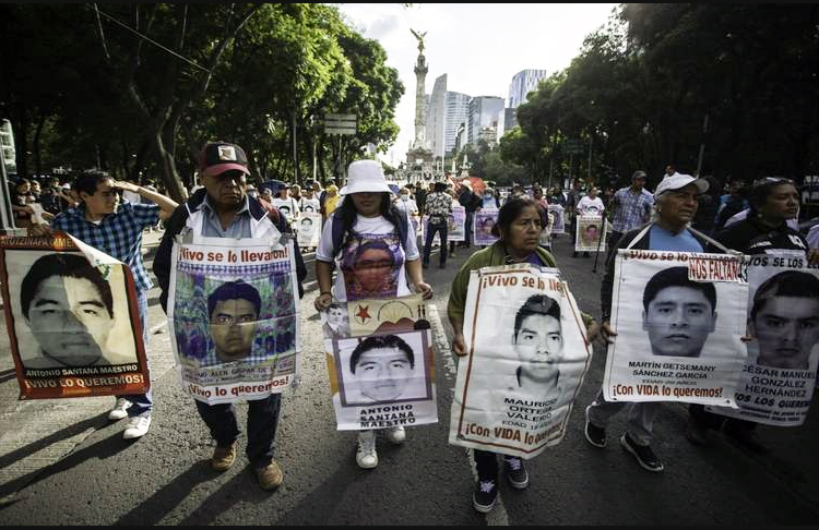 Padres de los 43 normalistas acusan a AMLO, de “mentiroso”