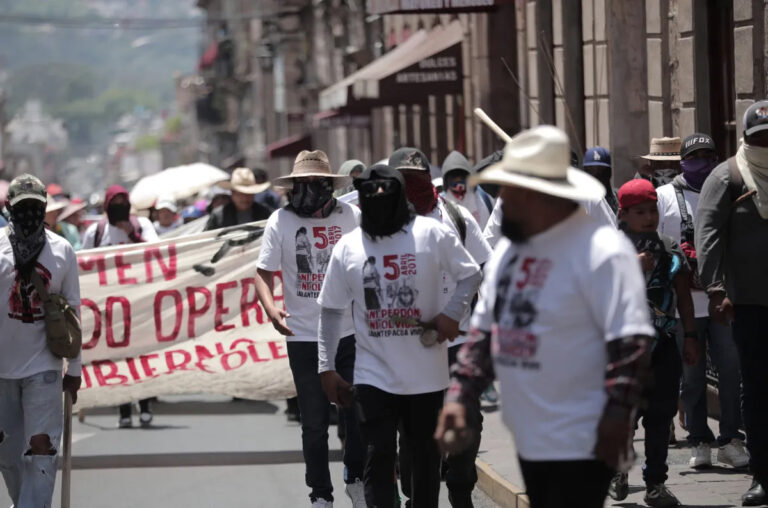 Se “levantan en armas” indígenas michoacanos