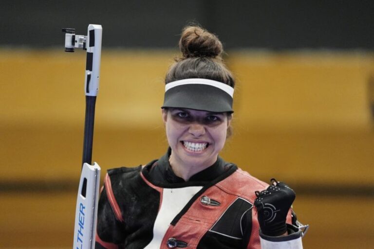 Suiza Chiara Leone obtiene Oro en Tiro con rifle