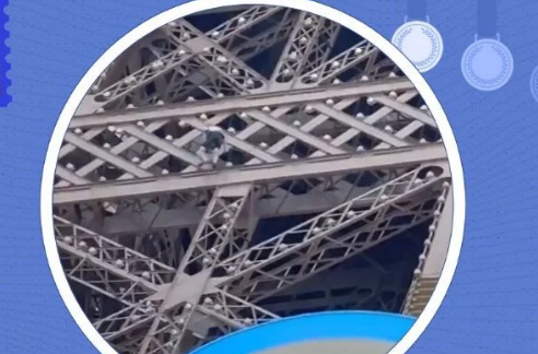 Hombre escala la Torre Eiffel a horas de iniciar, la ceremonia de clausura