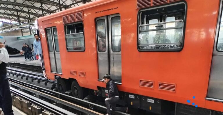 Líneas del metro con fallas, una persona se arroja a las vías