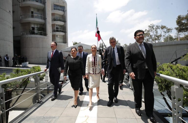 Arriba Claudia Sheinbaum Pardo al TEPJF para recibir constancia de mayoría como presidenta electa | EN VIVO