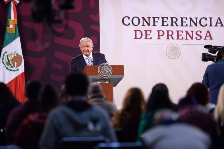 Jueces violan división de poderes al otorgar amparos contra reforma al Poder Judicial: AMLO