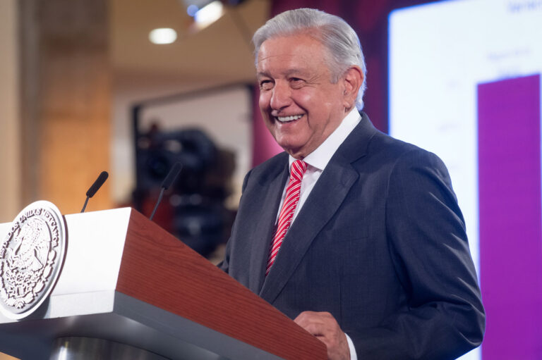 AMLO reconoce a atletas paralímpicos por obtener 17 medallas en Juegos de París 2024