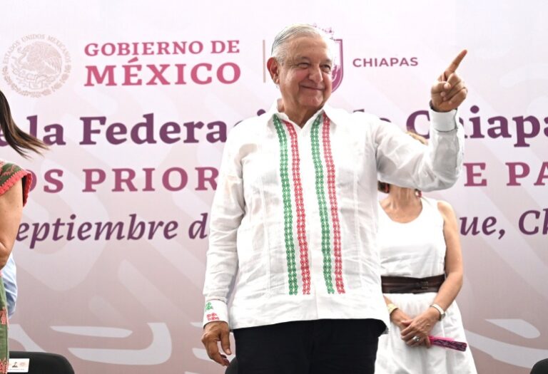 AMLO constata consolidación de proyectos de salud, educación, cultura y vivienda en Palenque, Chiapas