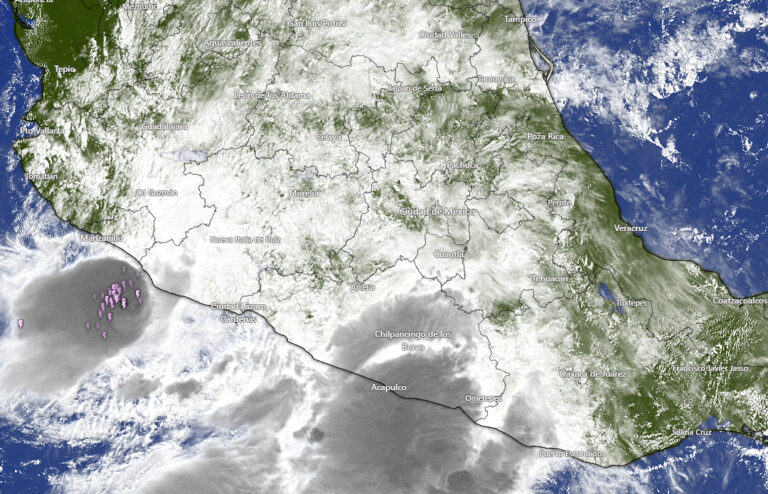 “John” se desplaza lentamente como tormenta tropical hacia las costas de Michoacán