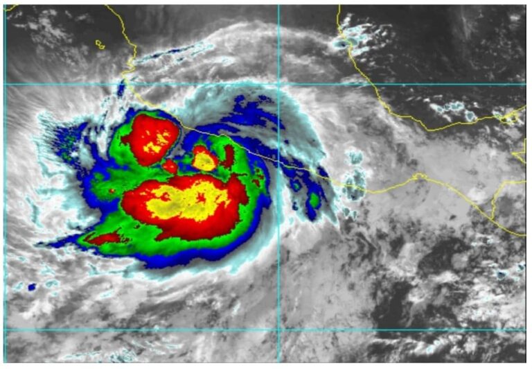 Huracán “John” categoría uno mantendrá lluvias constantes en territorio oaxaqueño