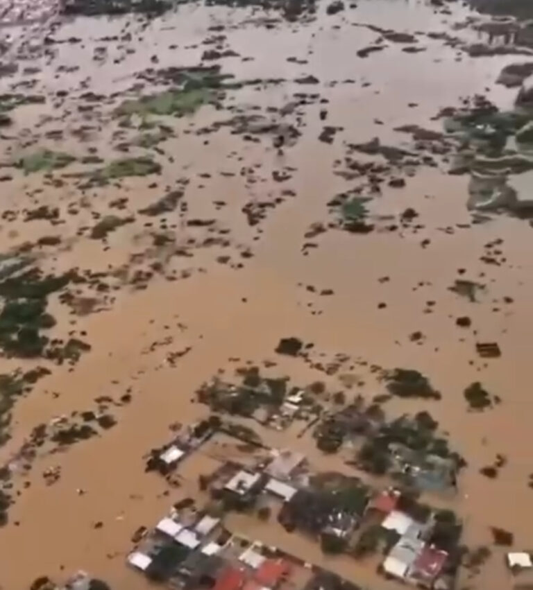 Devastador, Acapulco bajo el agua