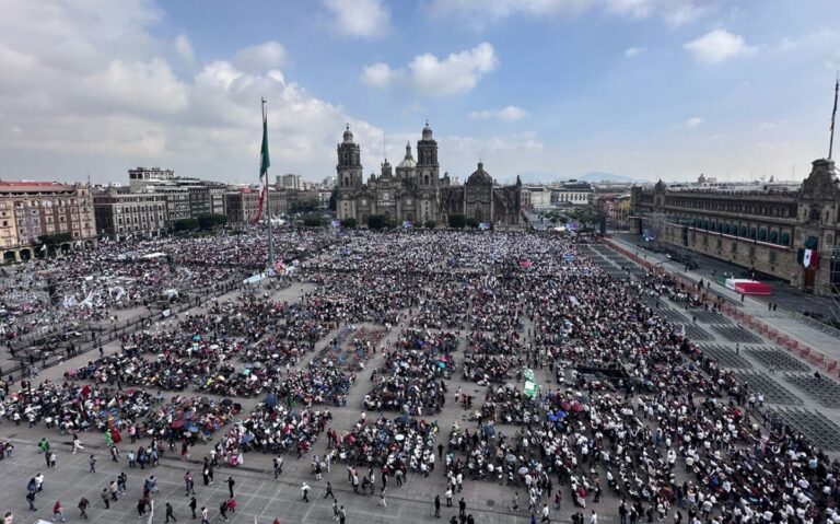 Zócalo aguarda para escuchar último informe de AMLO