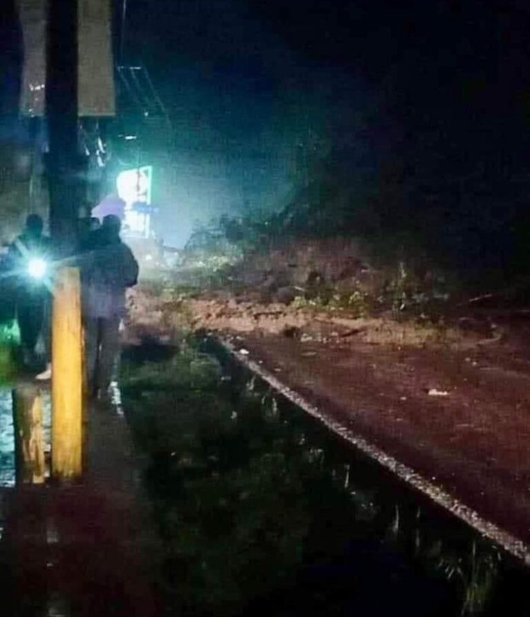 Al menos 1 muerto y 15 desaparecidos por desgajamiento de cerro en Jilotzingo