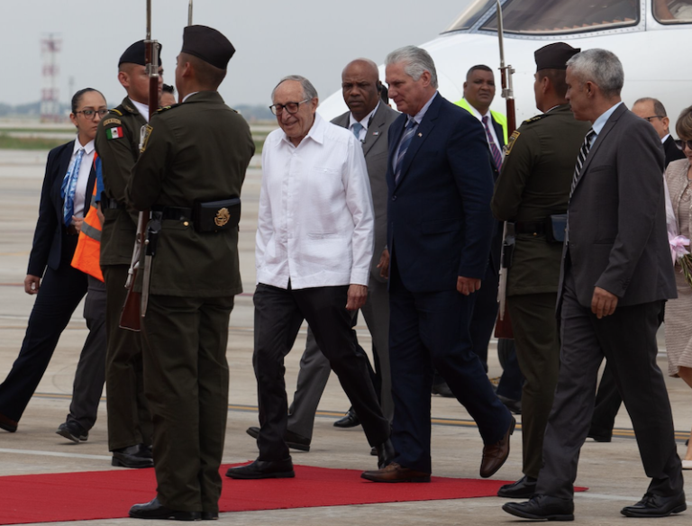 Llega Díaz-Canel, presidente de Cuba, para toma de posesión de Claudia Sheinbaum