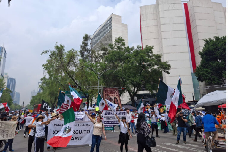 Manifestantes en contra de la reforma judicial, colapsan el Paseo de la Reforma