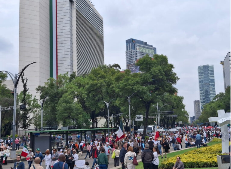 Miles de trabajadores y estudiantes en la “marcha por la libertad”, en inmediaciones del Senado